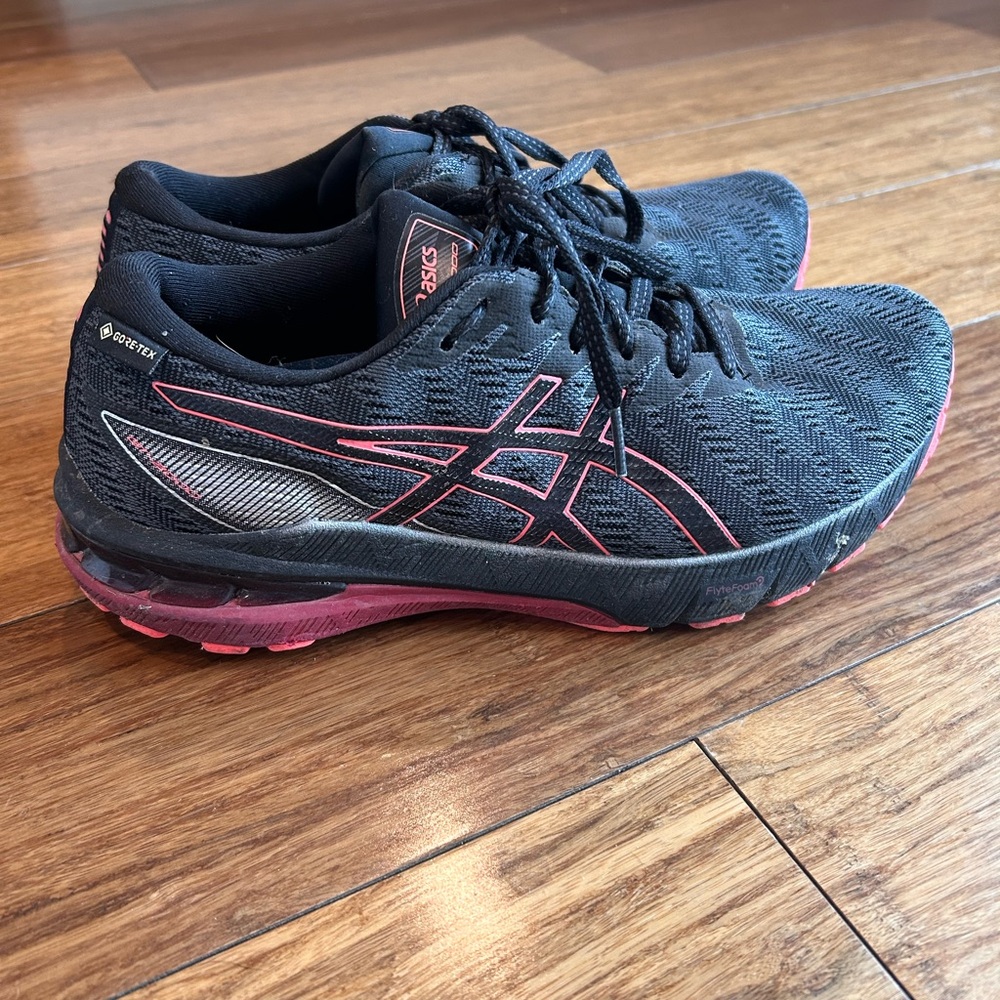 Asics GT-2000 10 Women’s Running Shoe